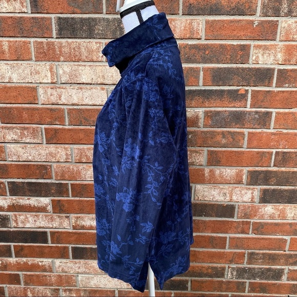 2. Floral Velour Turtleneck Shirt By Jones New York Size M - Picture 11 of 11